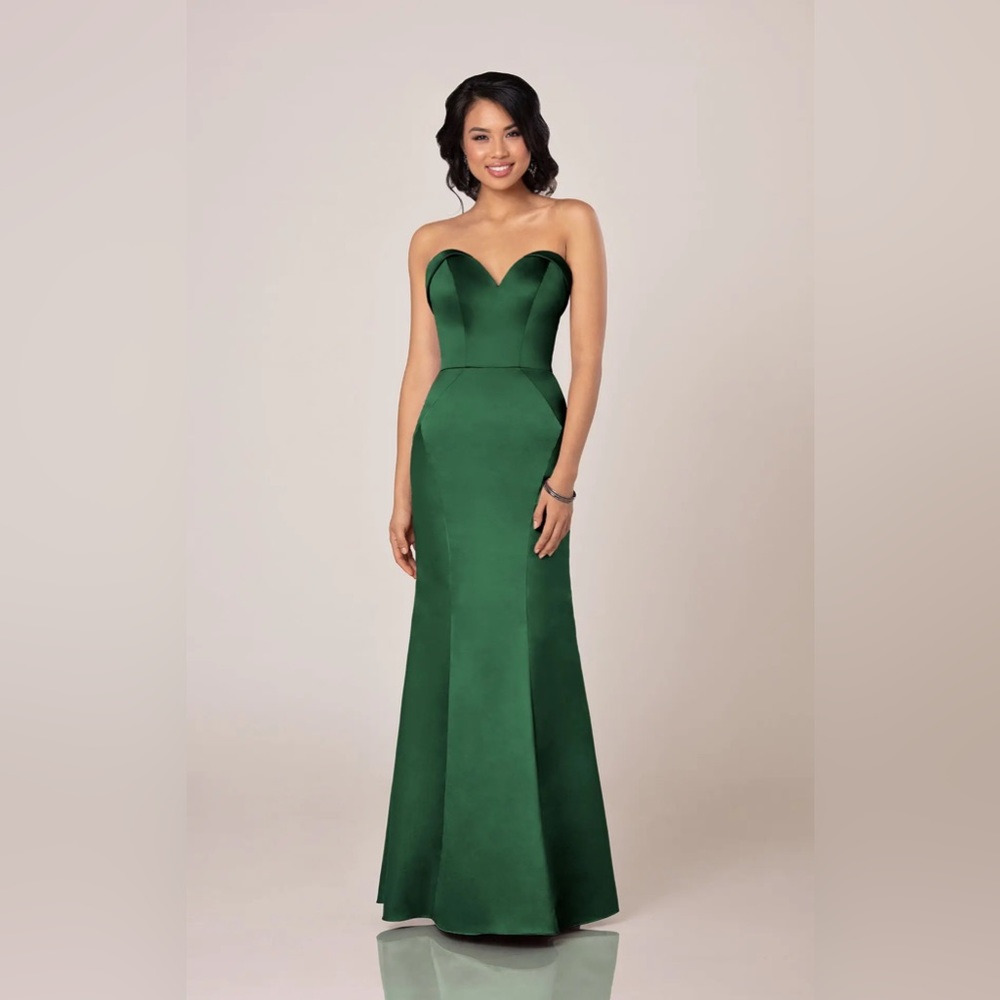 Essence of Australia Sorella Vita “Old Hollywood” Forest Green Gown